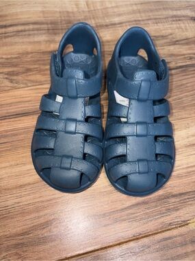 Lily & Dan Navy Lightweight Closed Toe Sandals 7/8 Toddler Boys NWOT